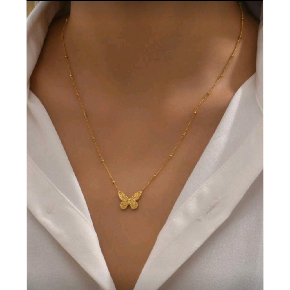 NEW! 18K Gold Plated Minimalist Butterfly Pendant Necklace - Picture 4 of 4